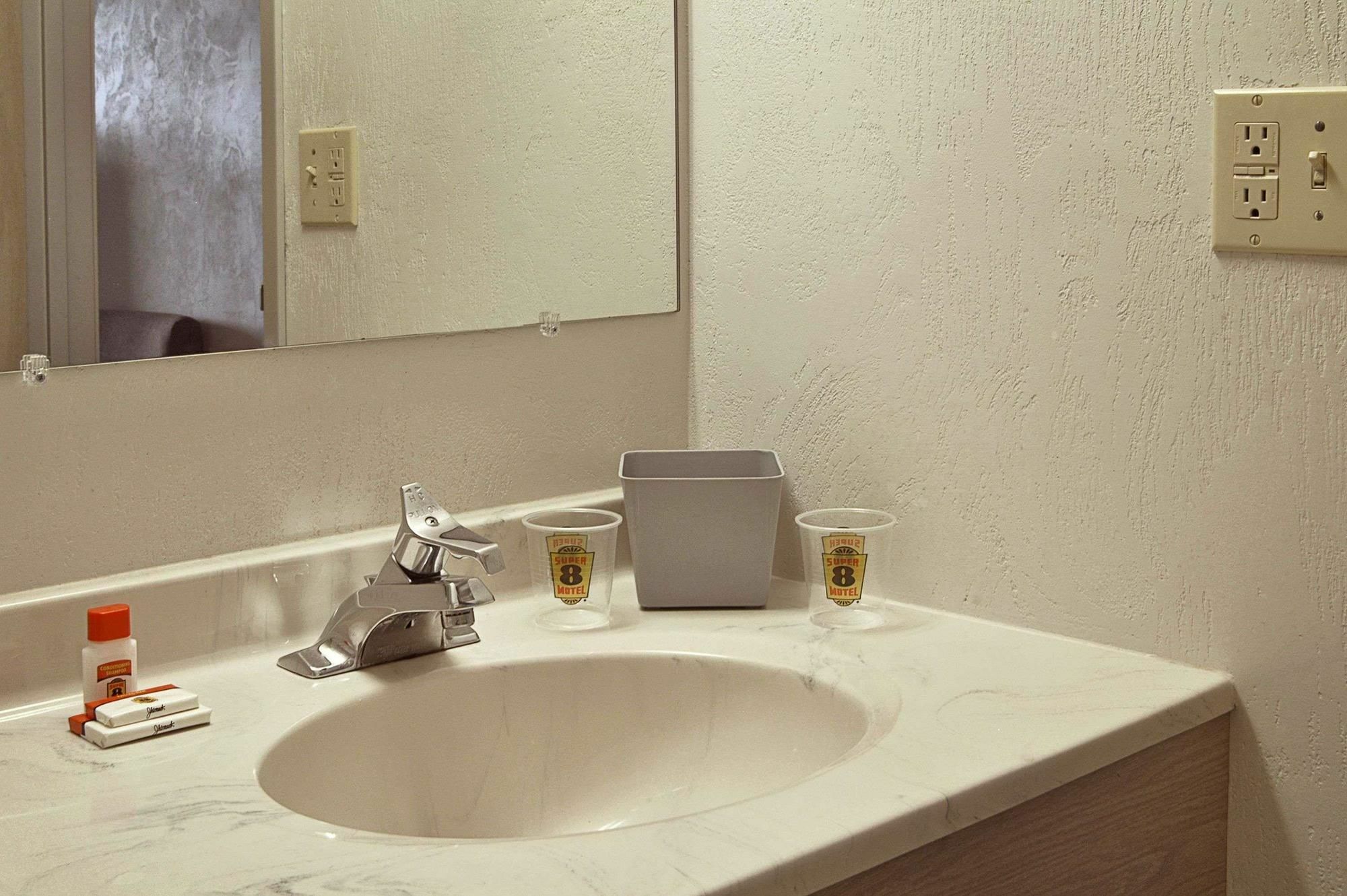 ซูเปอร์ 8 บาย วินด์แฮม คอร์แวลลิส Motel ภายนอก รูปภาพ